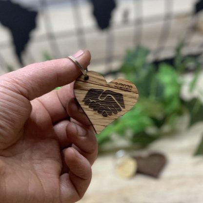 Samen sterk sleutelhangers Eiken en noten houten cadeau decoratie relatiegeschenk van WoodWideCities