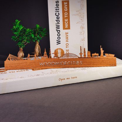 Skyline Alkmaar Noten houten cadeau decoratie relatiegeschenk van WoodWideCities