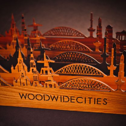 Skyline Alphen aan den Rijn Zwart houten cadeau decoratie relatiegeschenk van WoodWideCities