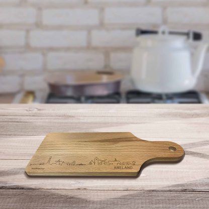 Skyline Borrelplank Ameland houten cadeau decoratie relatiegeschenk van WoodWideCities