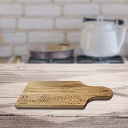 Skyline Borrelplank Barcelona houten cadeau decoratie relatiegeschenk van WoodWideCities