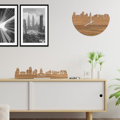 Skyline Klok Almere Eiken houten cadeau wanddecoratie relatiegeschenk van WoodWideCities