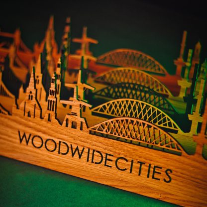 Skyline Klok Alphen aan den Rijn Black Zwart houten cadeau wanddecoratie relatiegeschenk van WoodWideCities