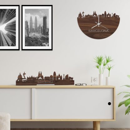 Skyline Klok Barcelona Noten houten cadeau wanddecoratie relatiegeschenk van WoodWideCities