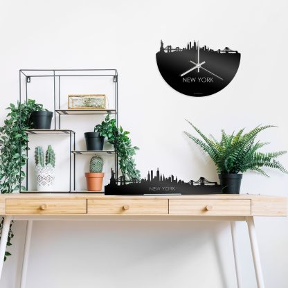 Skyline Klok New York Zwart glanzend gerecycled kunststof cadeau wanddecoratie relatiegeschenk van WoodWideCities