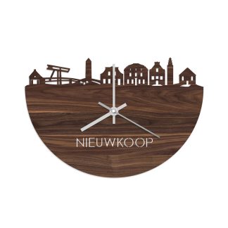 Skyline Klok Nieuwkoop Noten houten cadeau wanddecoratie relatiegeschenk van WoodWideCities