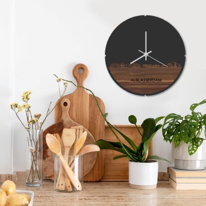 Skyline Klok Rond Alblasserdam Noten houten cadeau decoratie relatiegeschenk van WoodWideCities