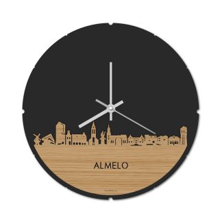 Skyline Klok Rond Almelo Bamboe houten cadeau decoratie relatiegeschenk van WoodWideCities