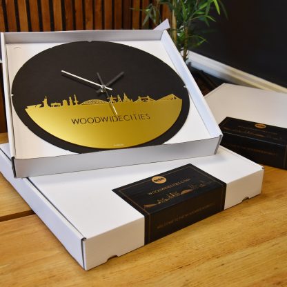 Skyline Klok Rond Almelo Metallic Goud gerecycled kunststof cadeau decoratie relatiegeschenk van WoodWideCities