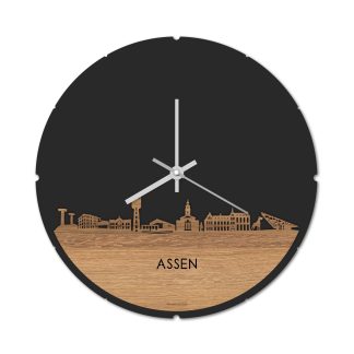 Skyline Klok Rond Assen Eiken houten cadeau decoratie relatiegeschenk van WoodWideCities