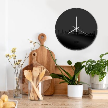 Skyline Klok Rond Goes Zwart glanzend gerecycled kunststof cadeau decoratie relatiegeschenk van WoodWideCities